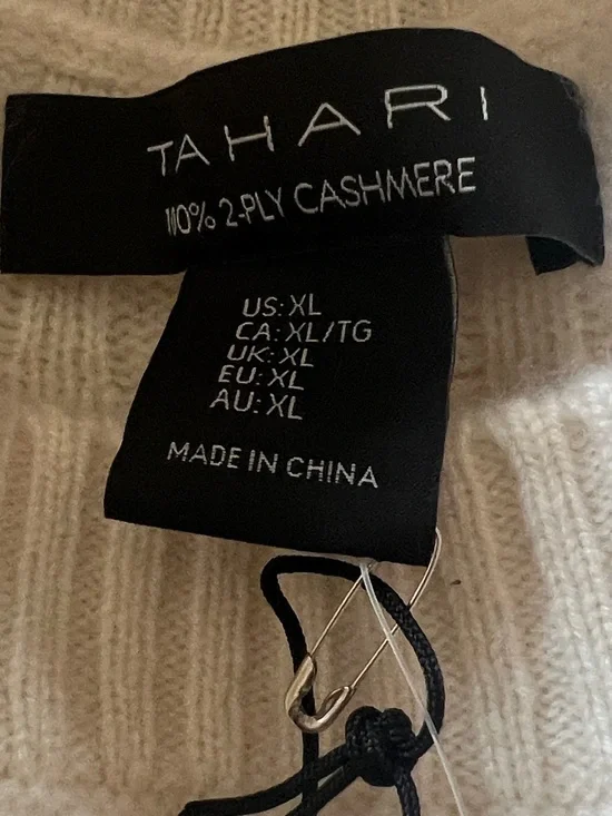 NWT 100%  TAHARI Cream Cable-Knit Crewneck Cashmere Sweater with Glove box set. - Picture 4 of 8